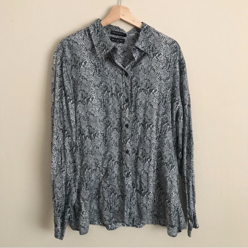 Foxcroft black and white snakeskin long sleeve button down shirt wrinkle free